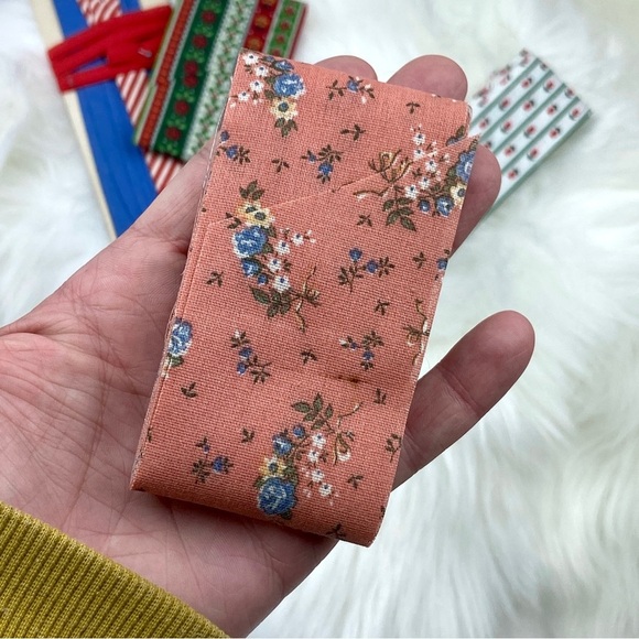 VINTAGE Holiday Winter Yule Christmas Ribbon Fabric Pattern Bundle Lot - Picture 3 of 5